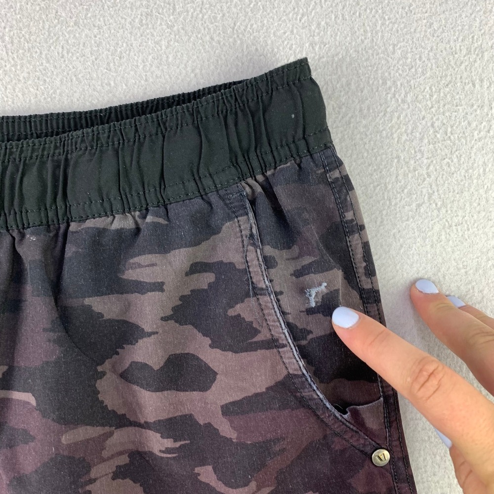 vuori Kore Short 7" Mens Medium Camo Athletic Gym Training Distressed - Picture 7 of 11